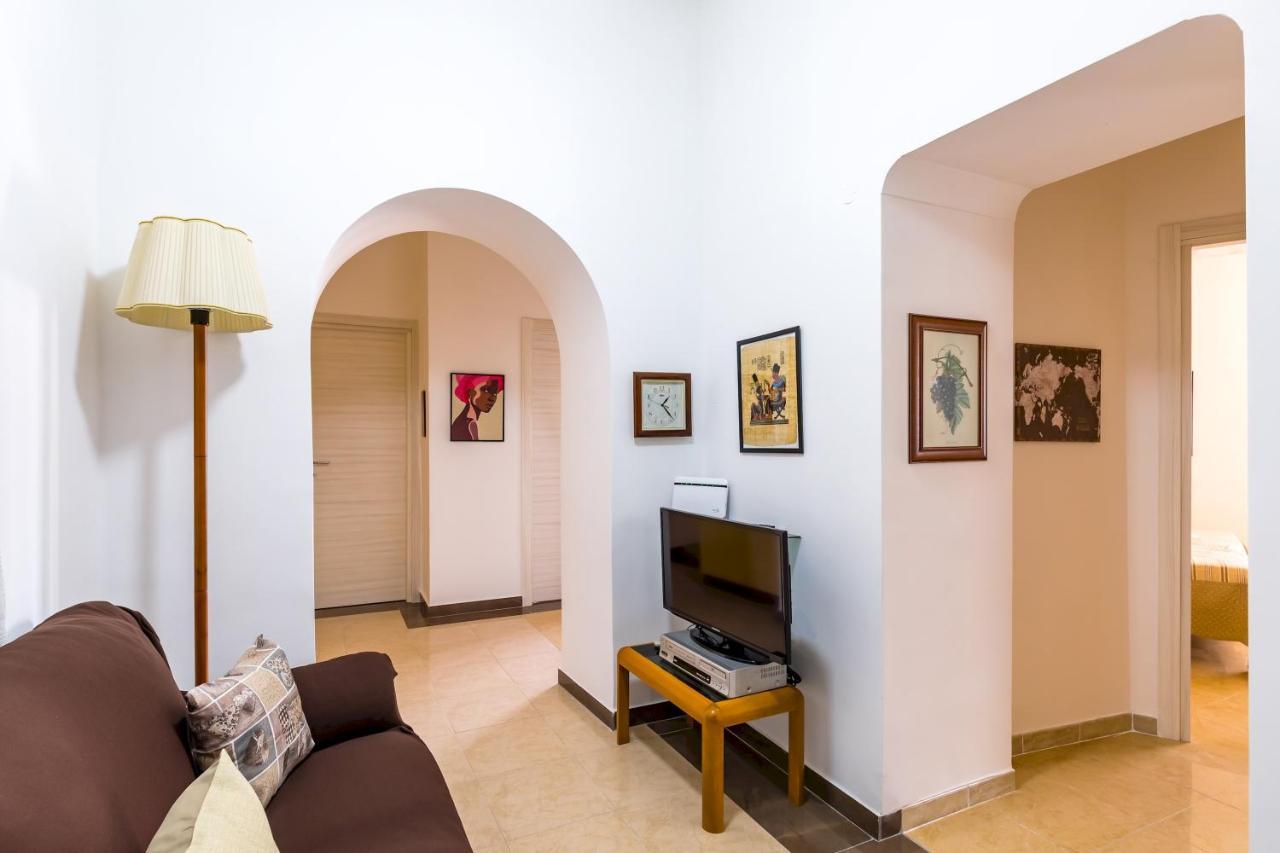 Rione Emanuele III - 4 Bedroom Apartment Naples Exterior photo