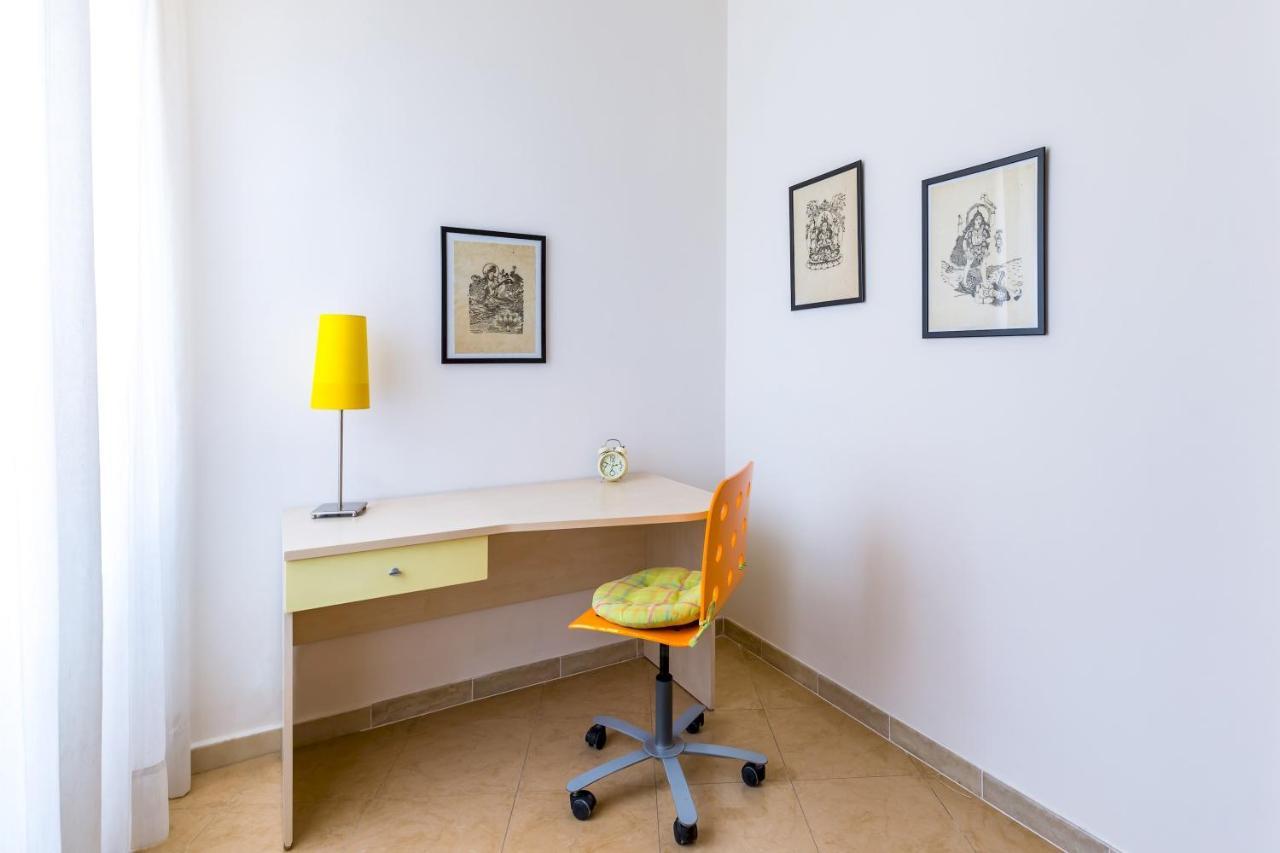 Rione Emanuele III - 4 Bedroom Apartment Naples Exterior photo