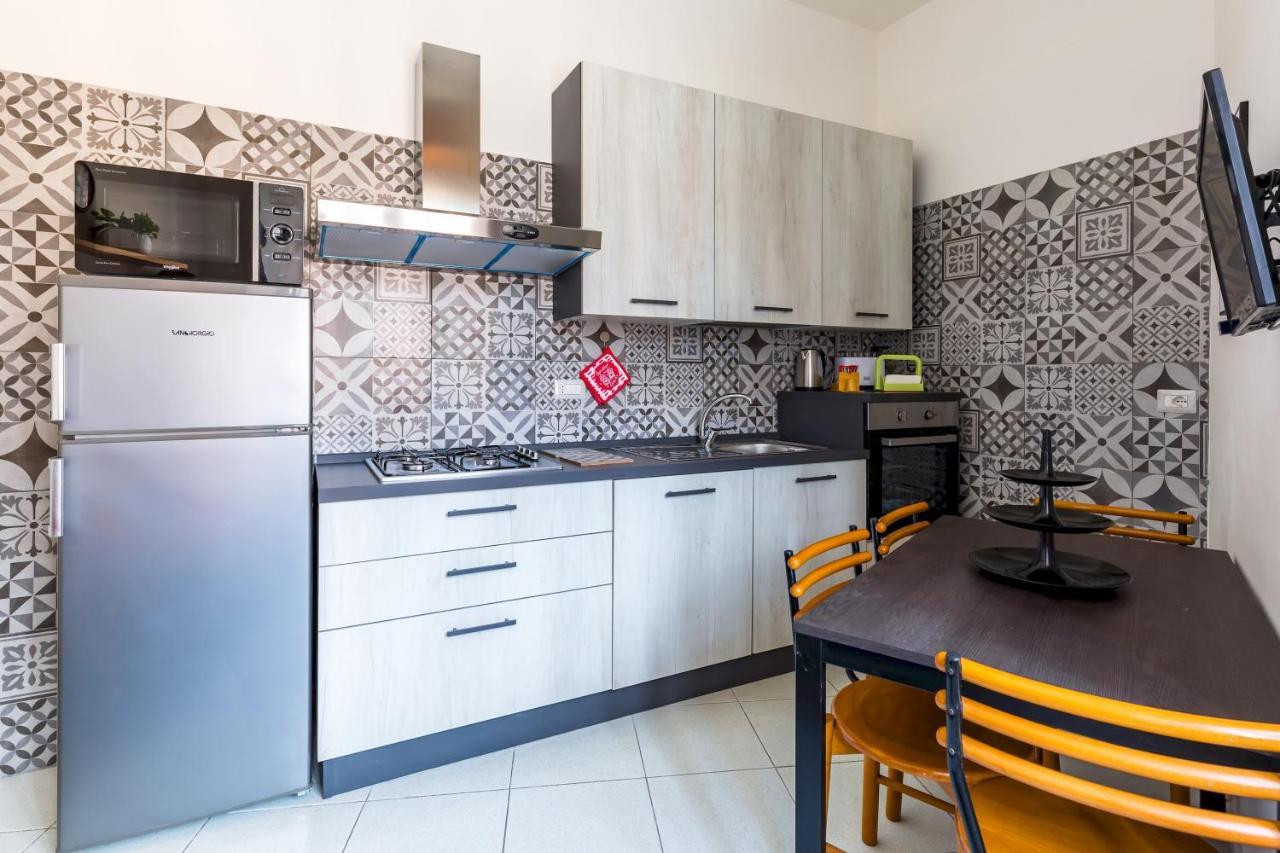 Rione Emanuele III - 4 Bedroom Apartment Naples Exterior photo