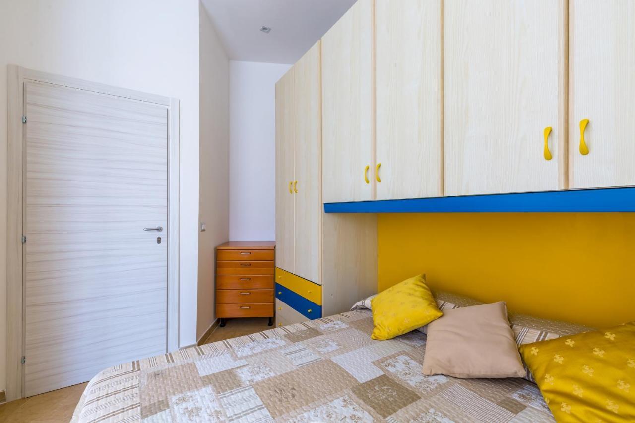 Rione Emanuele III - 4 Bedroom Apartment Naples Exterior photo