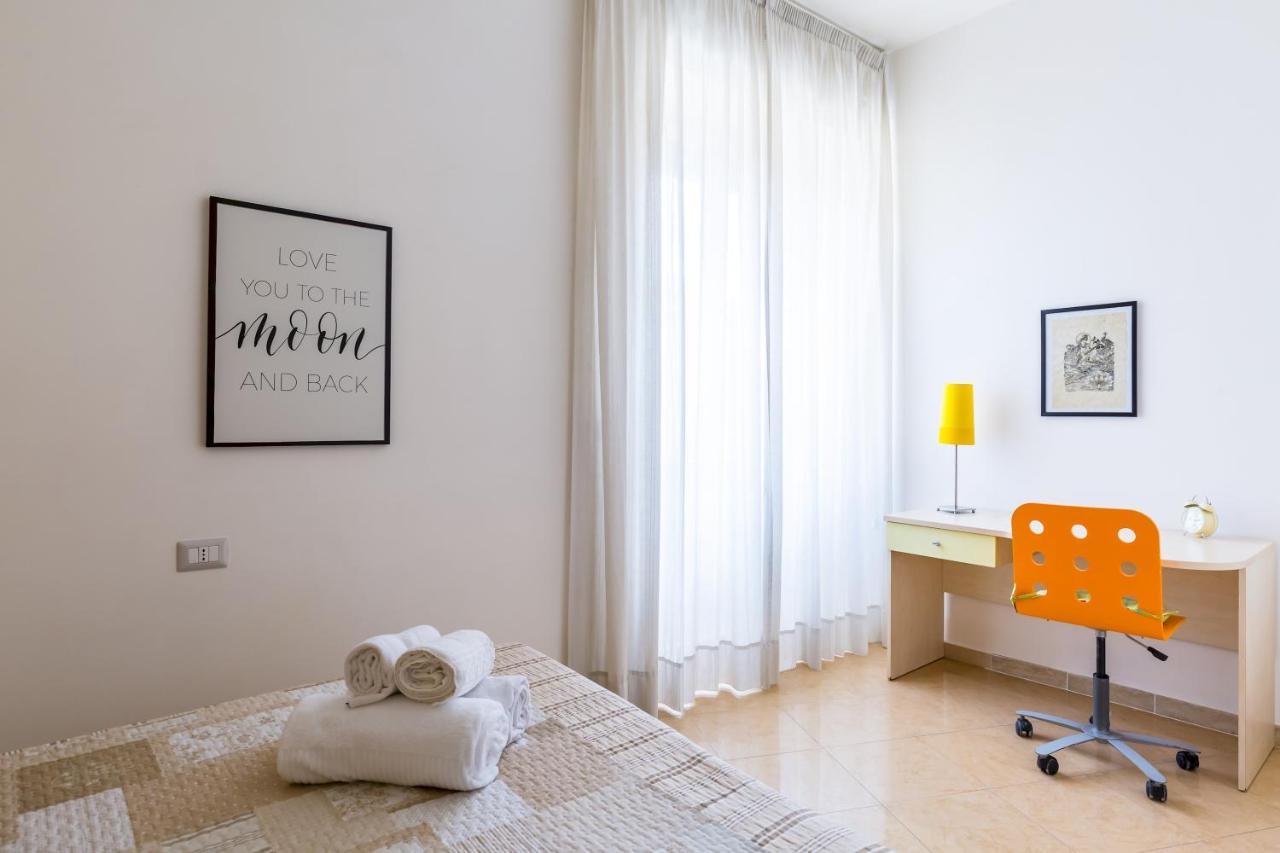Rione Emanuele III - 4 Bedroom Apartment Naples Exterior photo